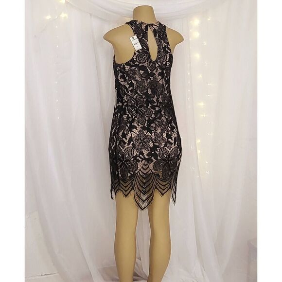 Express lace dress - Picture 2 of 7
